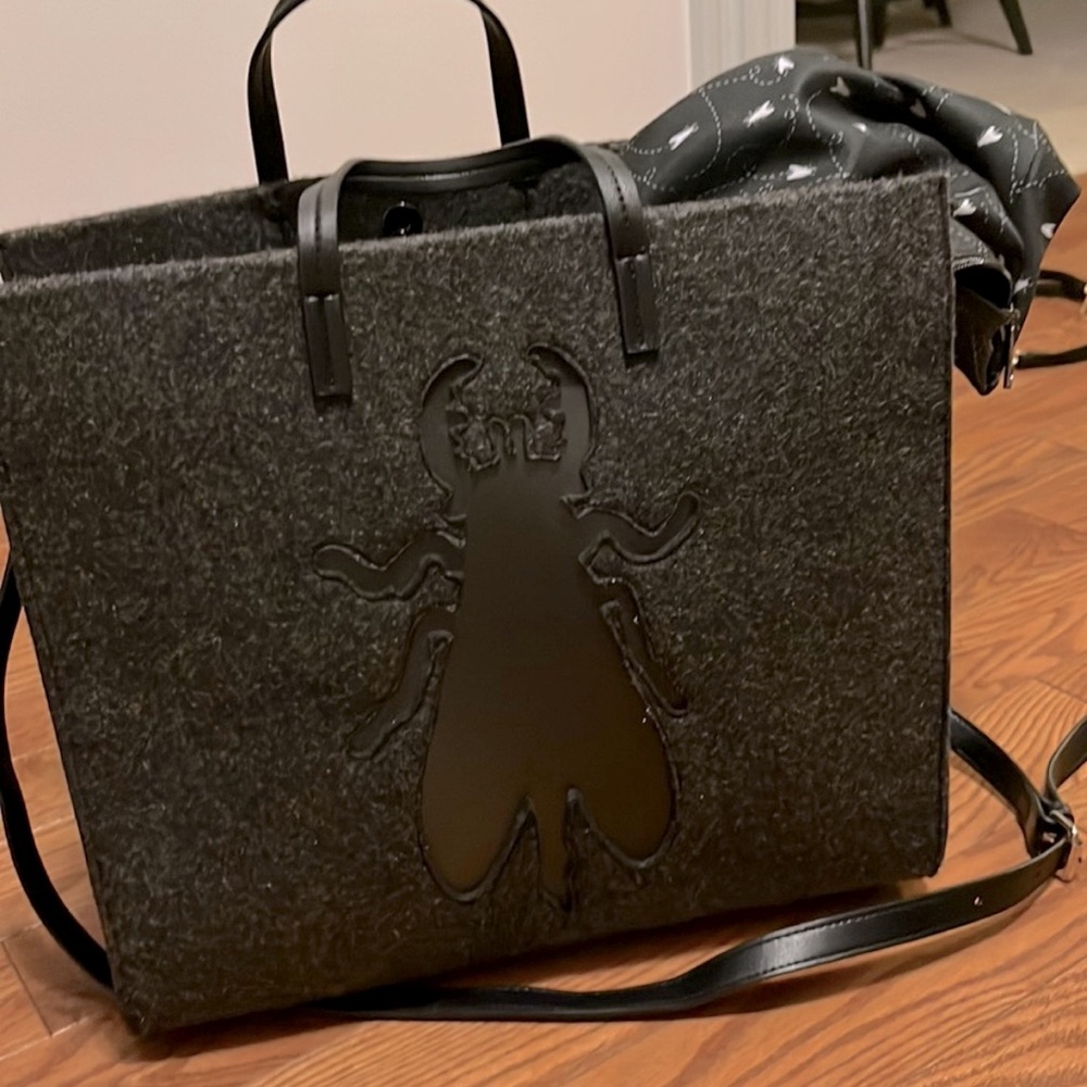Beautiful large fly London bag, like new.
